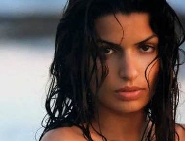 Τόνια Σωτηροπούλου-Κωστής Μαραβέγιας: Εντυπωσιακή εμφάνιση στο γάμο της Νατάσας Μποφίλιου (φωτό)